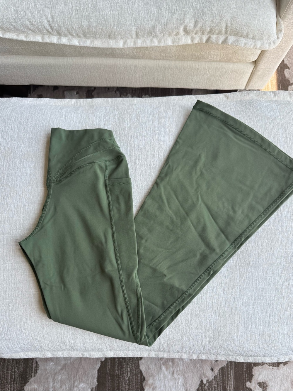 Yeoreo Green High-Waist Flare Leggings with Pockets